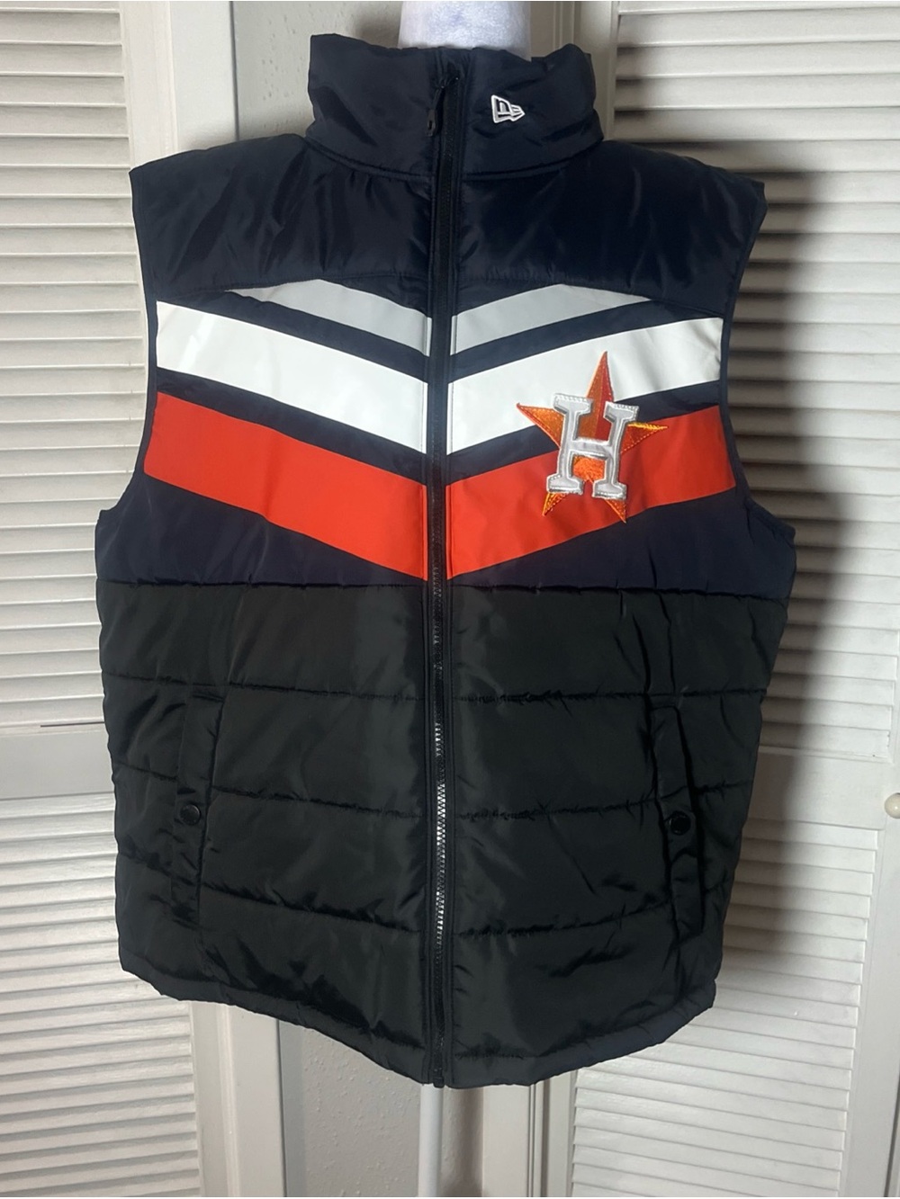 New Era Houston Astros black sleeveless puffer jacket with chevron emblem sz XL - Picture 2 of 10